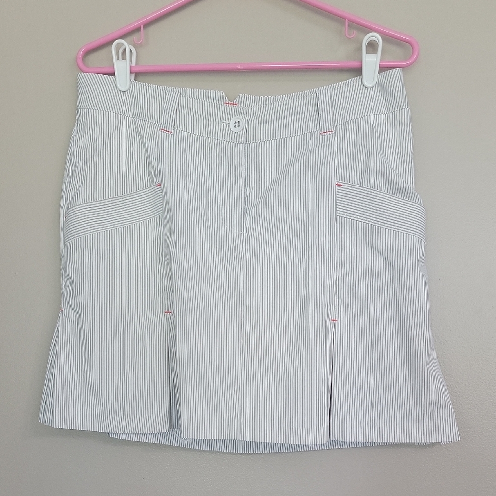 Nike Golf Tour Performance White and Gray Striped Skort Size 8
